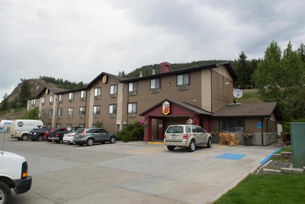 Super 8 By Wyndham Williams Lake Bc Exterior foto